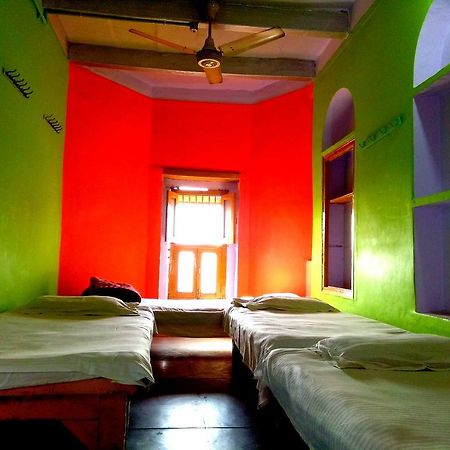 Yogi Lodge Varanasi Luaran gambar