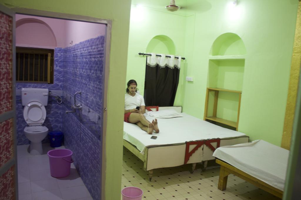 Yogi Lodge Varanasi Luaran gambar