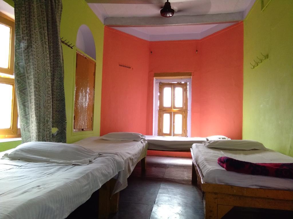 Yogi Lodge Varanasi Luaran gambar